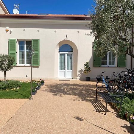 Villino Micol Camere A Due Passi Dal Mare Марина-ді-Каррара Екстер'єр фото