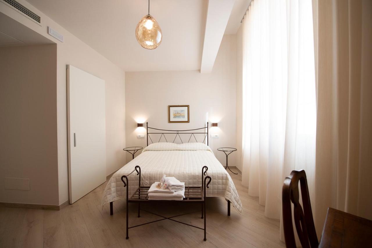 Villino Micol Camere A Due Passi Dal Mare Марина-ді-Каррара Екстер'єр фото